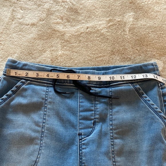 Levi’s signature denim joggers. Size 8 - Picture 6 of 9